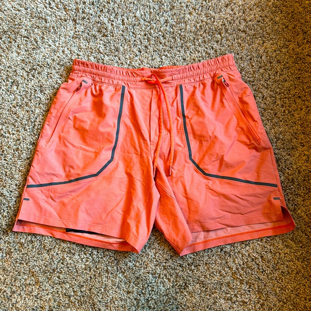 Men’s large lined Lululemon shorts
